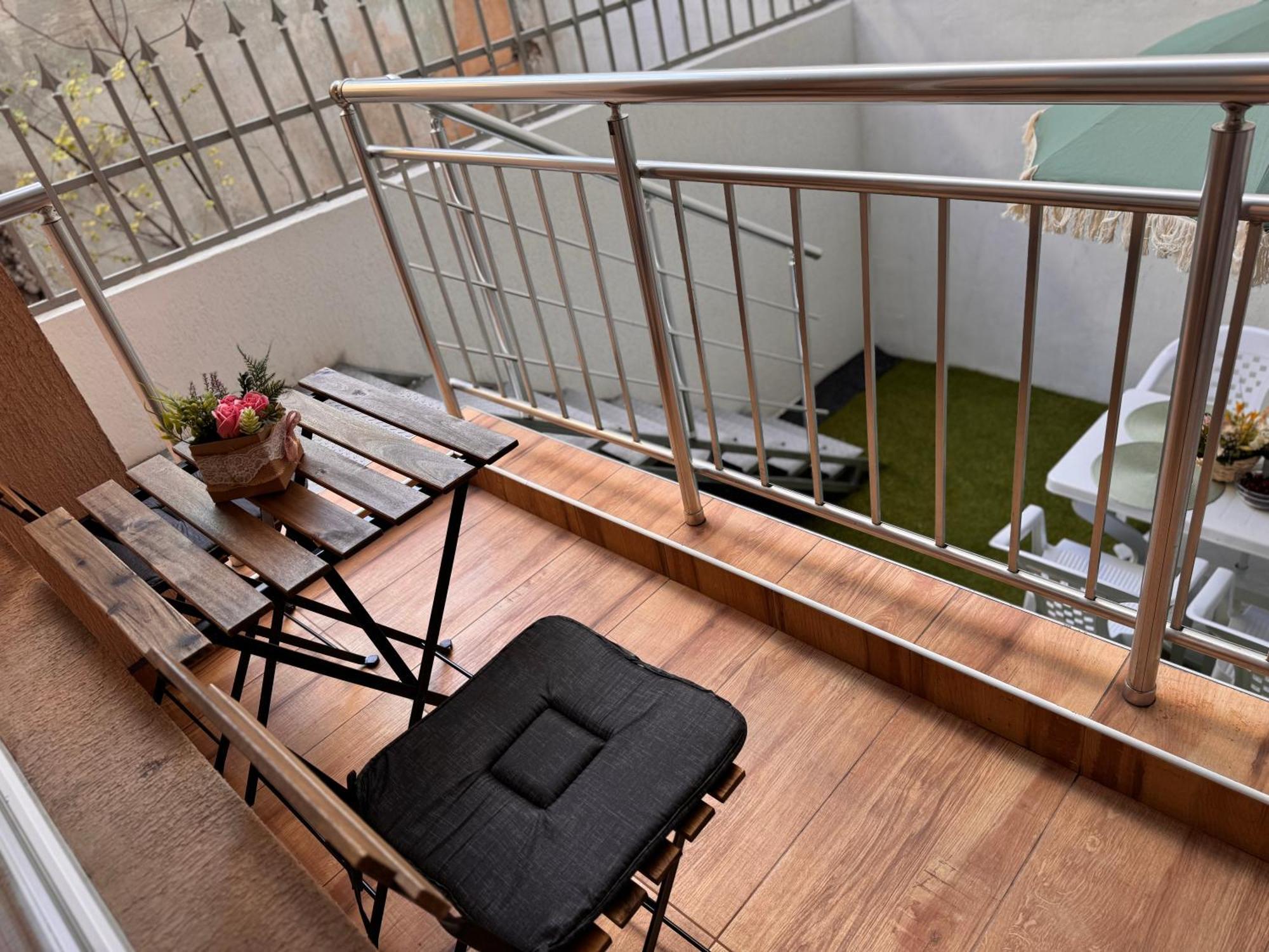 Goldy Central Beach Apartment With Private Garden Burgas City Exterior foto