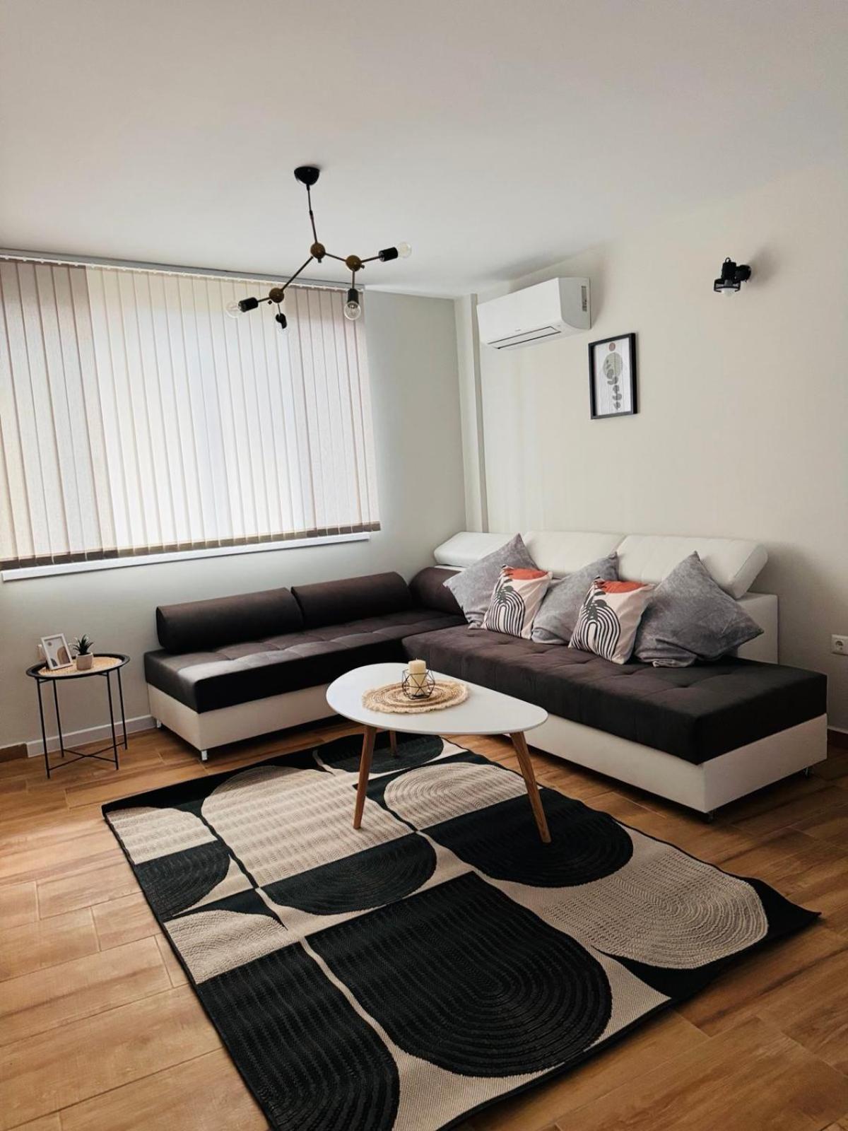 Goldy Central Beach Apartment With Private Garden Burgas City Exterior foto