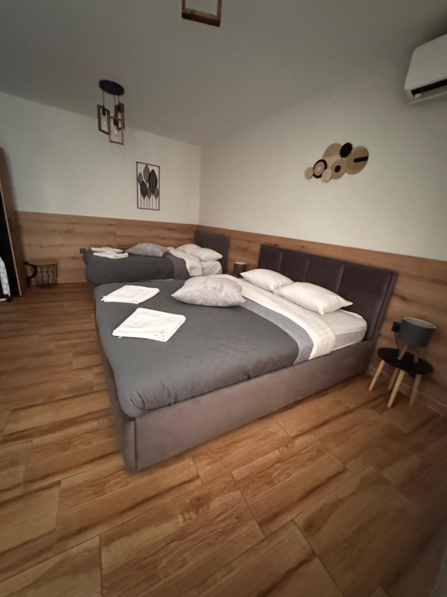 Goldy Central Beach Apartment With Private Garden Burgas City Exterior foto